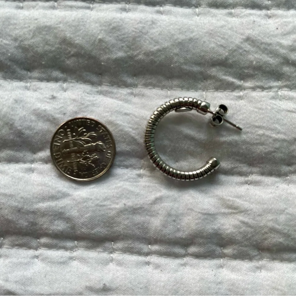 David Yurman Classic Cable Hoop Earrings - Picture 6 of 6